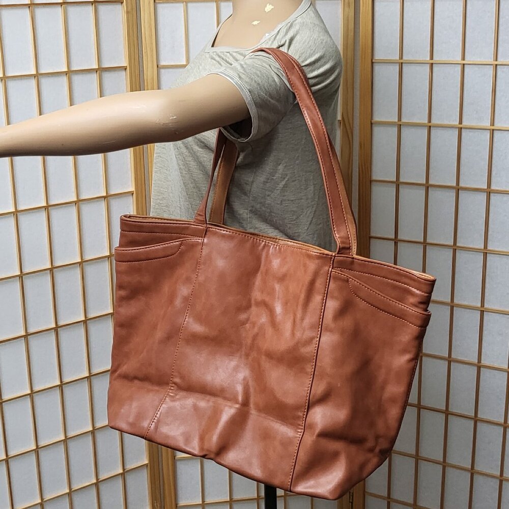 Very large brown vinyl tote bag with magnetic closure and outside pockets in EUC